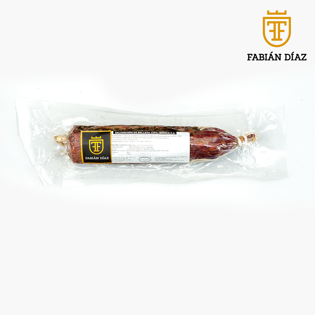 Se muestra un salchichón envasado al vacío.