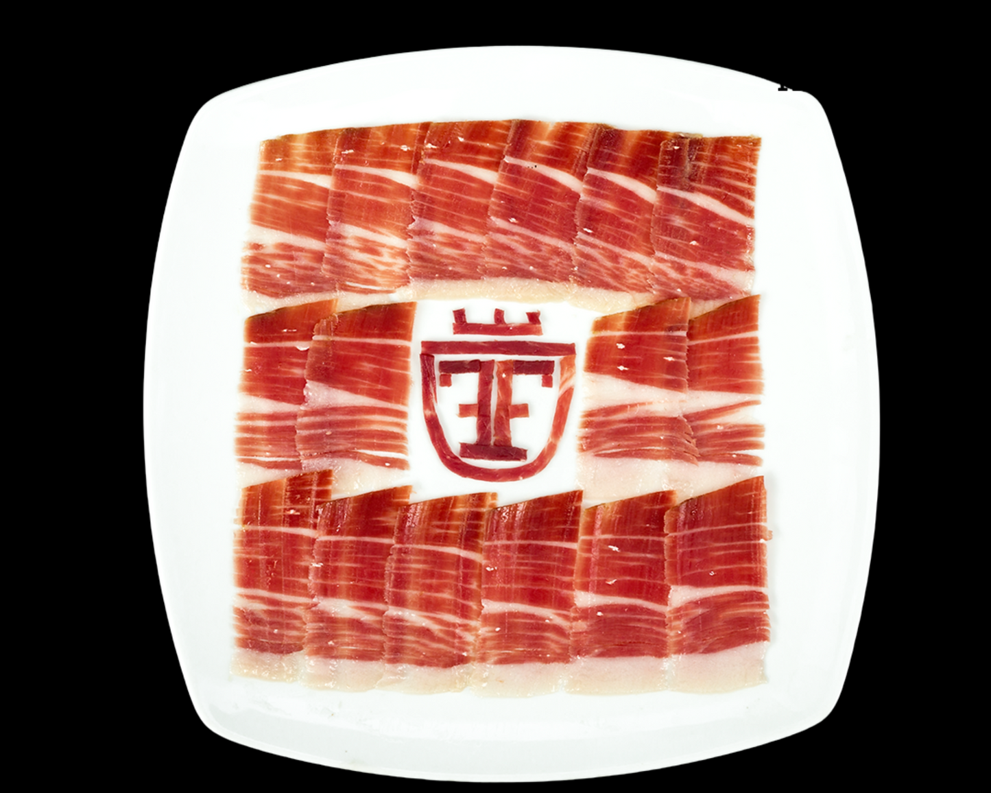 Se muestra un plato blanco con jamón ibérico. En el centro tiene el logo del productor.