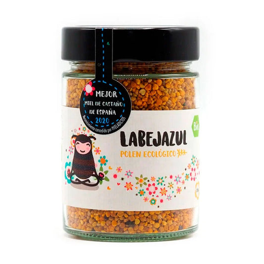 Se muestra un tarro de polen con su etiqueta sobre un fondo blanco.