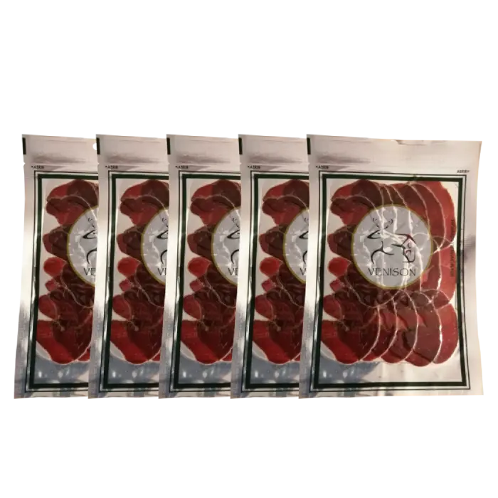 Se muestran 5 sobres plateados de cecina de ciervo loncheada.