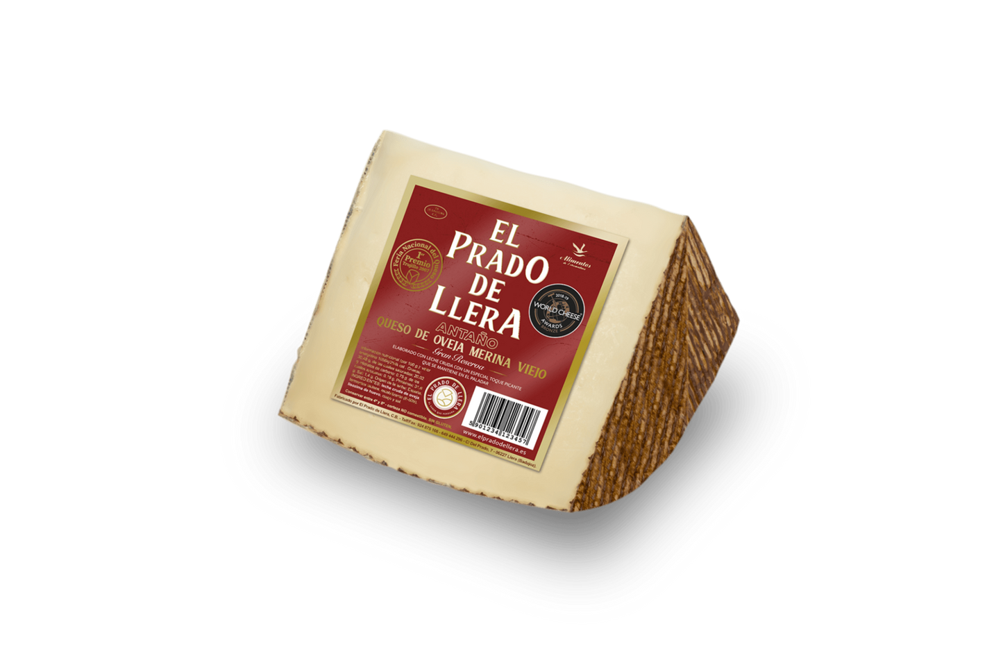 Se muestra una cuña del queso viejo gran reserva con su etiqueta en un costado