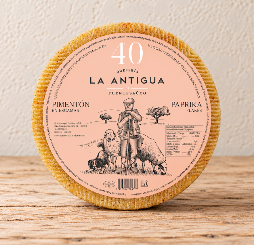 Queso curado de oveja con escamas de pimentón