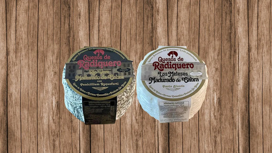 Se muestra el queso Rio Vero y Los Meses sobre una superficie de madera. Ambos quesos tienen sus etiquetas.
